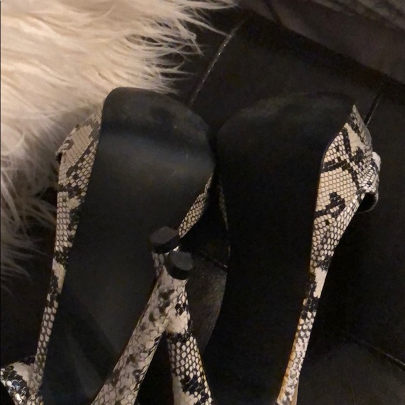 High heel shoes - Picture 5 of 5